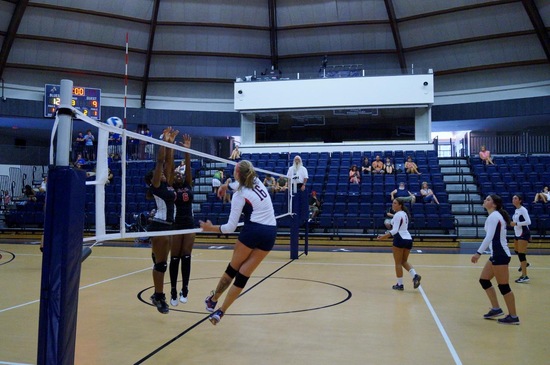 Anna Litowinsky Tallies 15 Aces; Women's Volleyball Sweeps Middlesex On The Road, 3-0