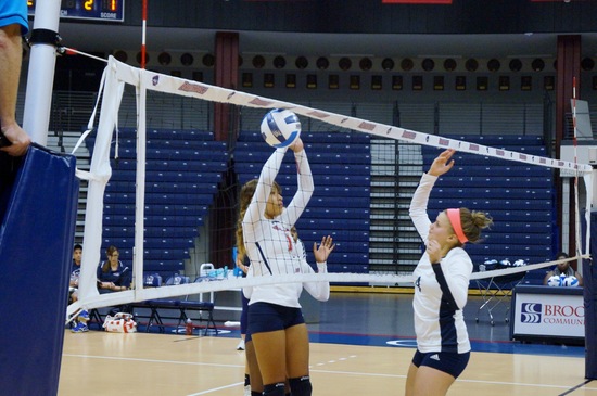 Women's Volleyball Rallies For Conference Win Against Middlesex County College