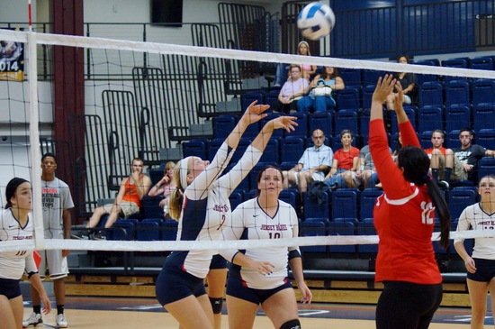 Women's Volleyball Sweeps Passaic County Community College