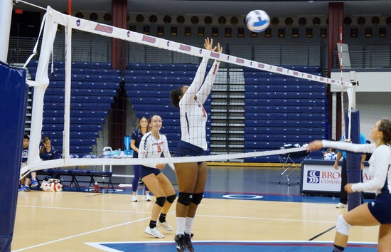 Women's Volleyball Edged By Northampton Spartans